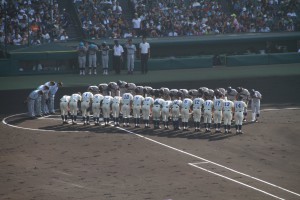 両チーム一礼（背中が見えているのが丸高です）。