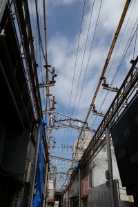 富屋町商店街はアーケード撤去中、秋空が淋しく映えていました。